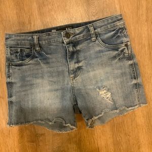 Kut from the Kloth Gidget High Rise jean shorts. Size 6